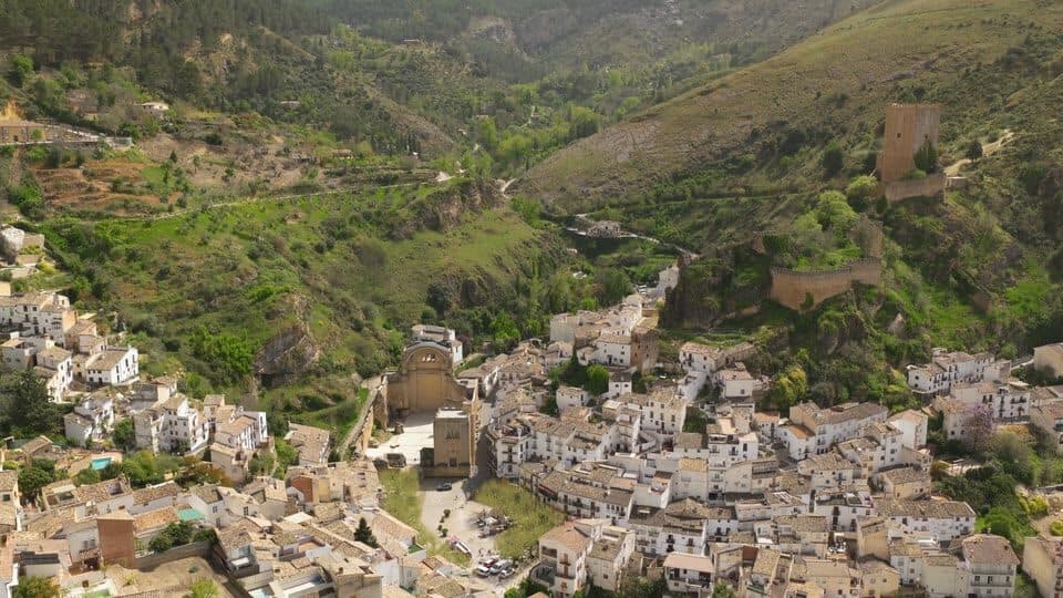 Grabación aérea con dron de un ayuntamiento europeo — Horizon Sky Drone